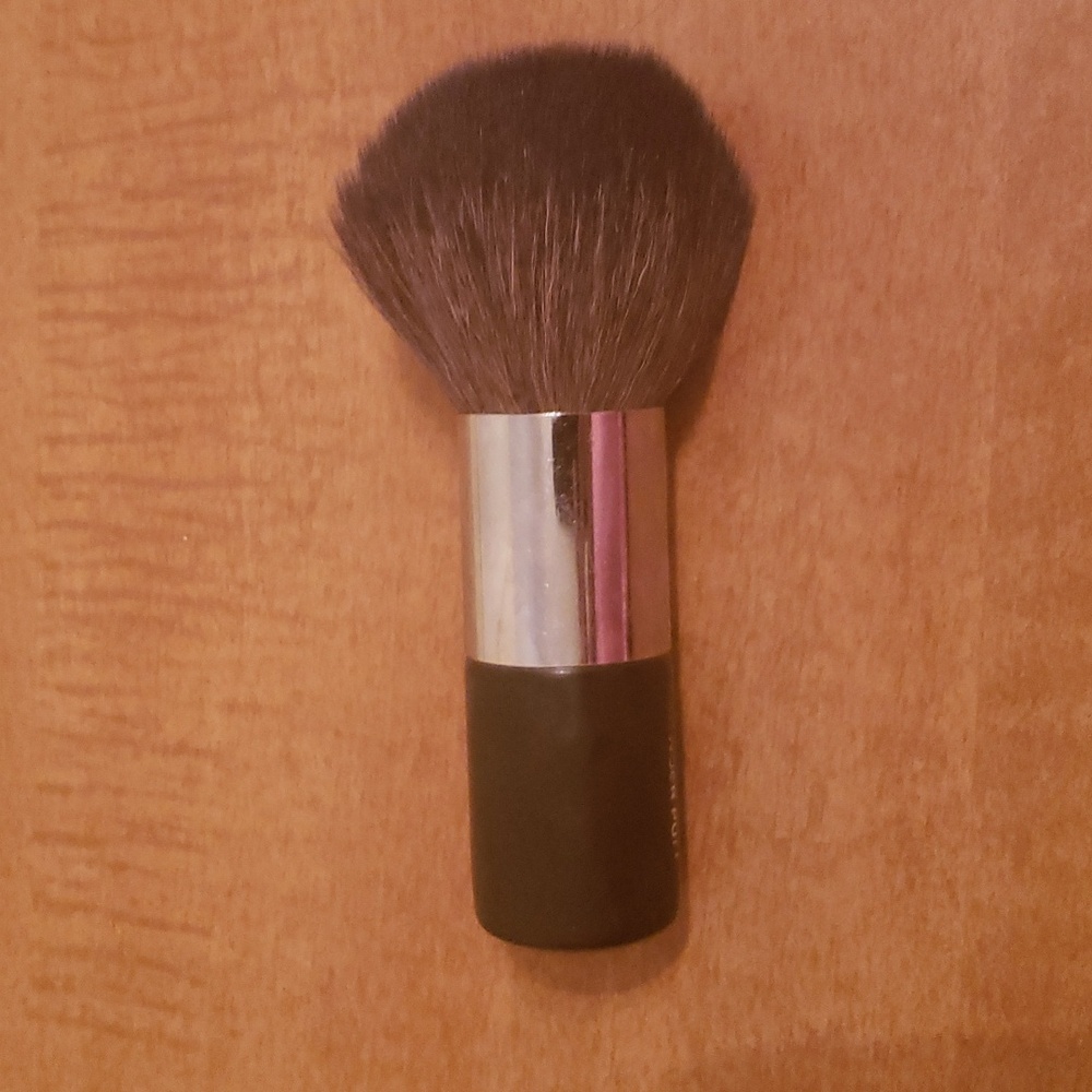 Younique powder puff brush